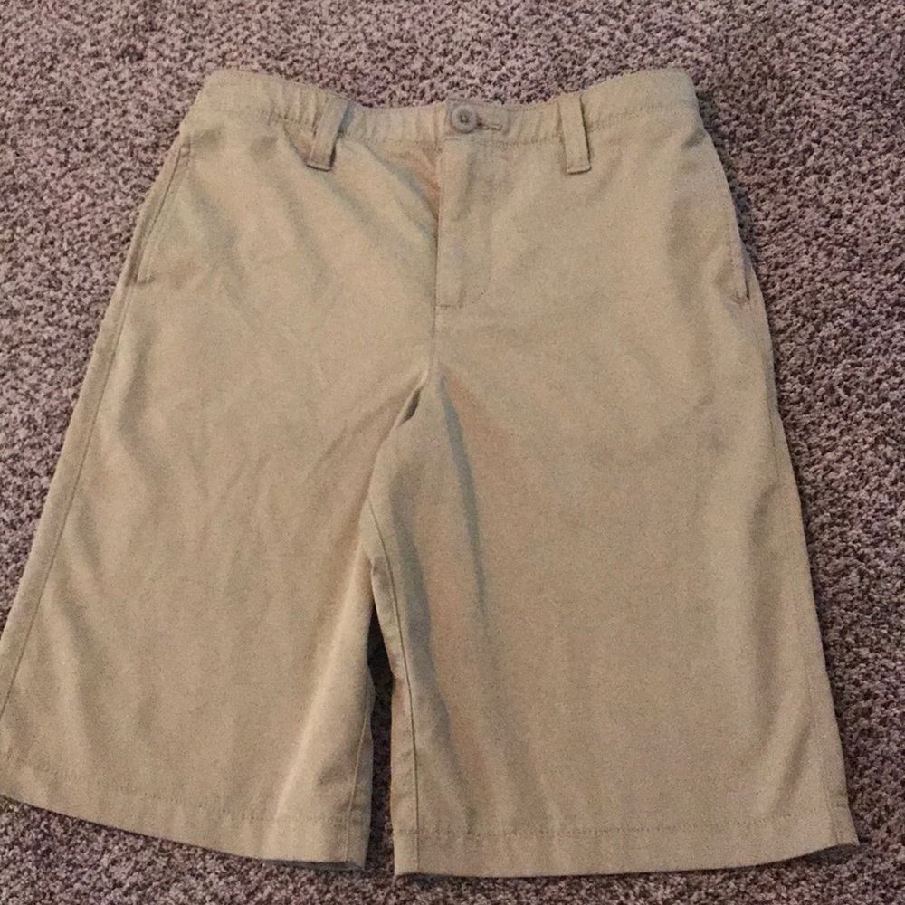 Under Armour khaki golf shorts